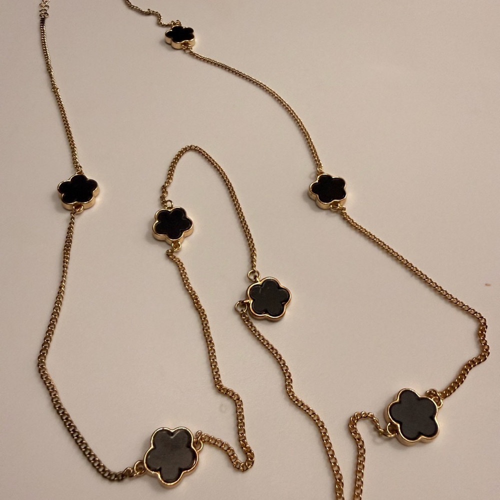 Elegant Gold Clover Necklace
